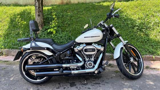 HARLEY-DAVIDSON SOFTAIL BREAKOUT 114 